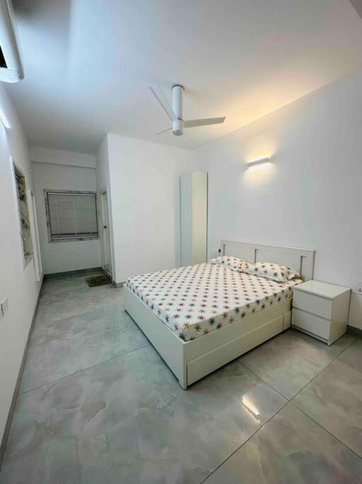 White House Sky View Theatre Villa In Gachibowli Exteriör bild