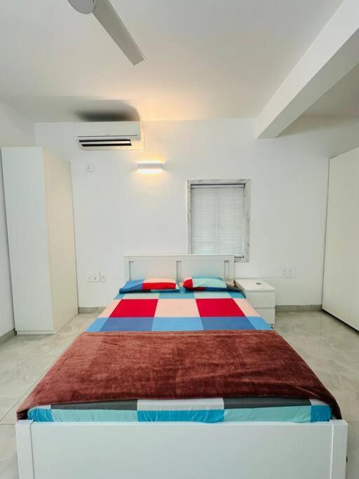 White House Sky View Theatre Villa In Gachibowli Exteriör bild