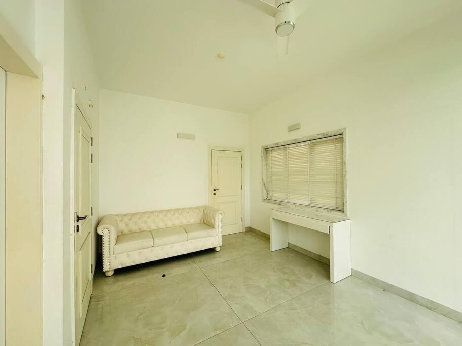 White House Sky View Theatre Villa In Gachibowli Exteriör bild