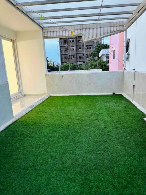 White House Sky View Theatre Villa In Gachibowli Exteriör bild