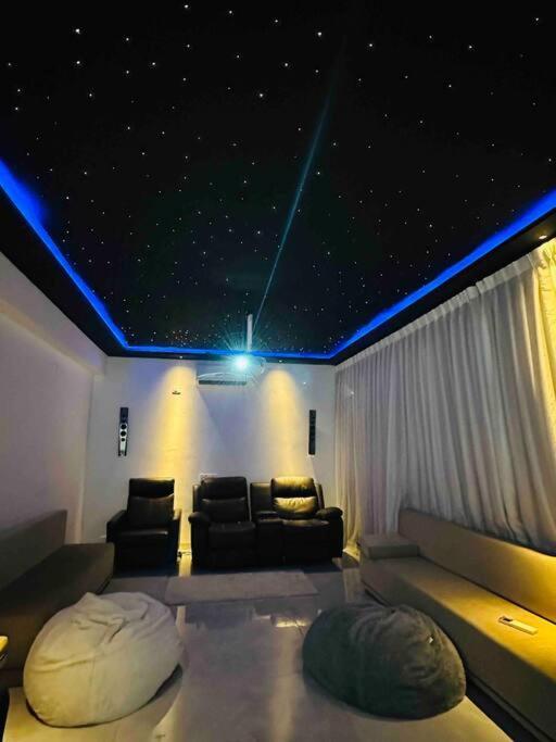 White House Sky View Theatre Villa In Gachibowli Exteriör bild