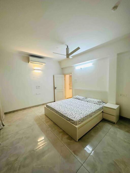 White House Sky View Theatre Villa In Gachibowli Exteriör bild