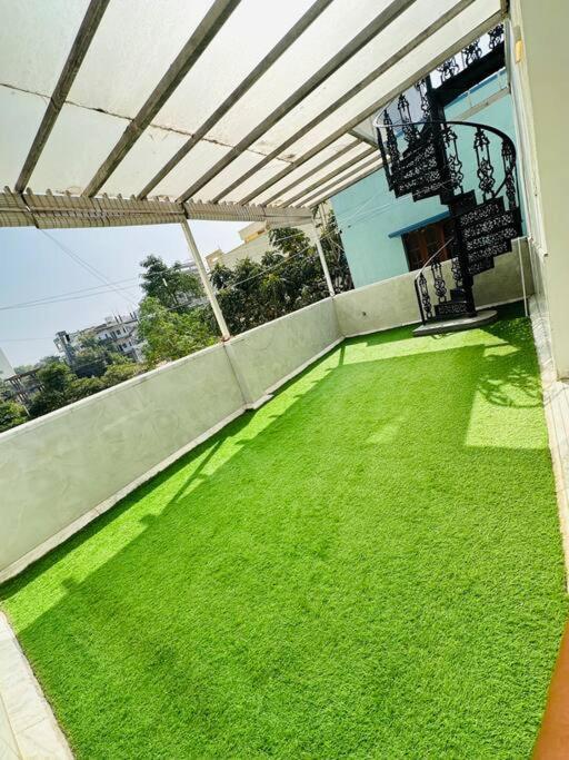 White House Sky View Theatre Villa In Gachibowli Exteriör bild
